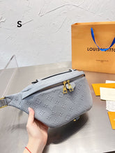 Load image into Gallery viewer, LV Fanny Pack
