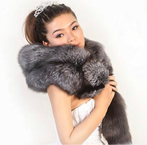 Luxurious Full-Length Fox Fur Scarf: Realistic Eyes and Movable Mouth Design, Combining Style and Warmth for Winter
